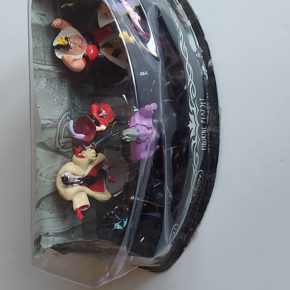 Disney store villains  figurine playset new . Ages 3+ .